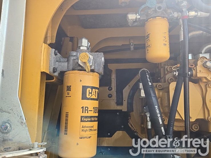 2021-caterpillar-349-image-56