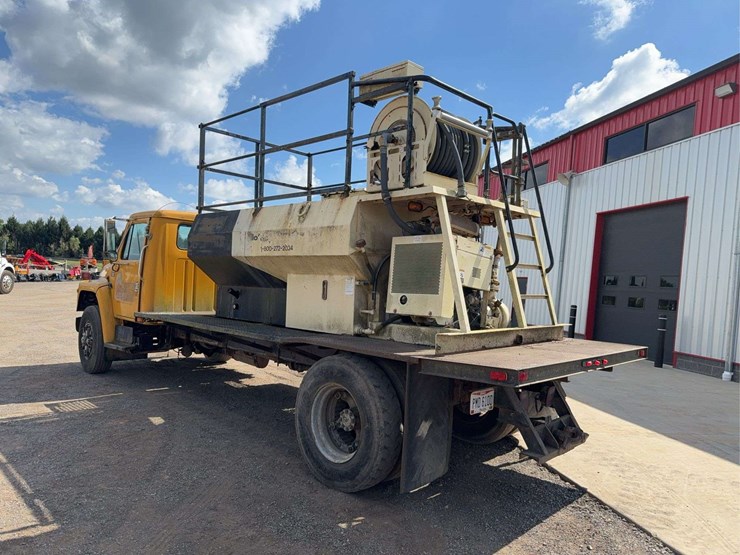 1986-international-1954-hydroseeder-image-4