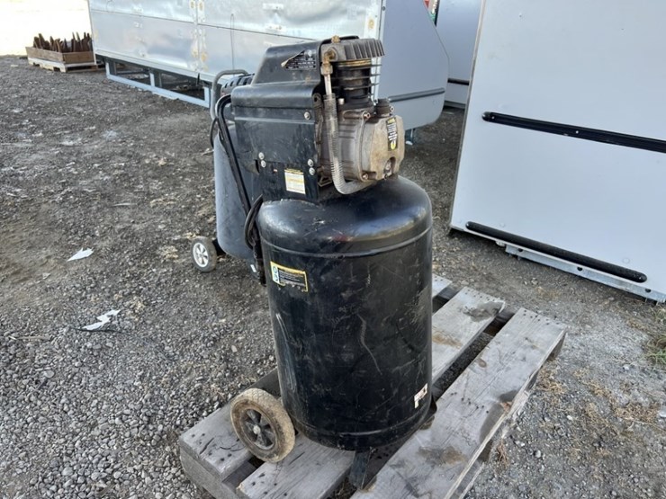 central-pneumatic-61454-air-compressor-image-4