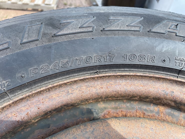 #4753-•-set-of-(4)-tires-on-rims-image-7