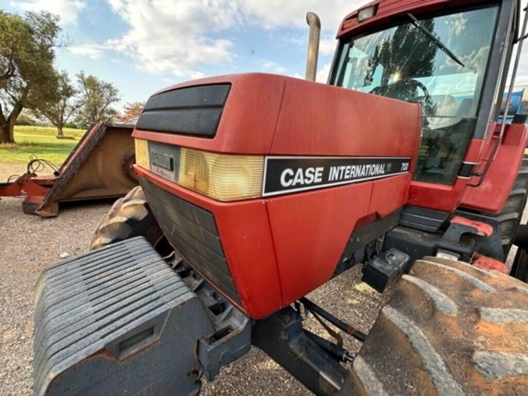 case-7130-tractor-image-17