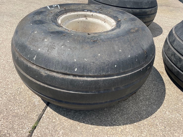 3-goodyear-21.5l-16-wagon-tires-image-9