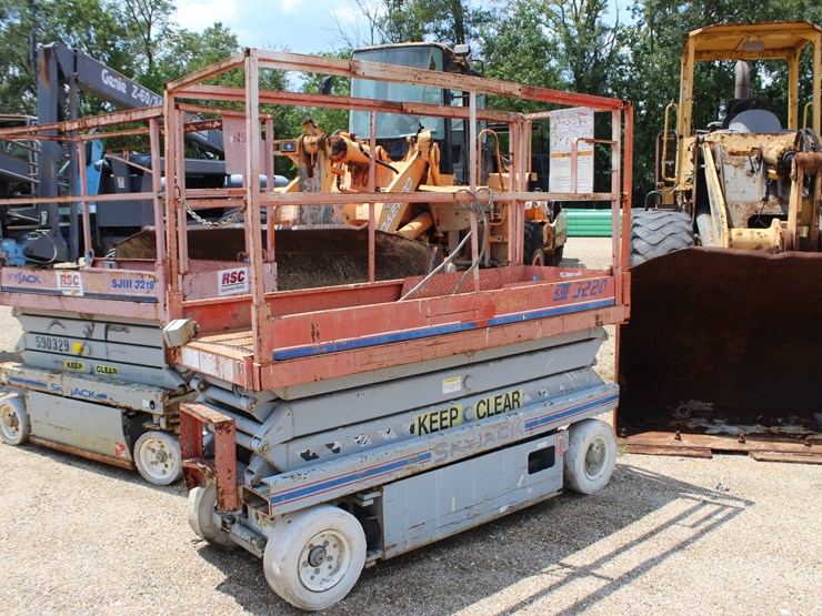 #22748-•-electric-sky-jack-3220-scissor-lift/for-parts-or-repair-only-image-2