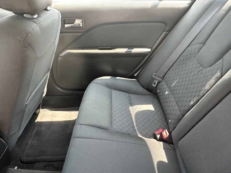 #23032-•-2012-ford-fusion-image-30