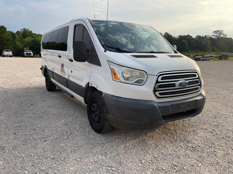 2015-ford-e350-image-3