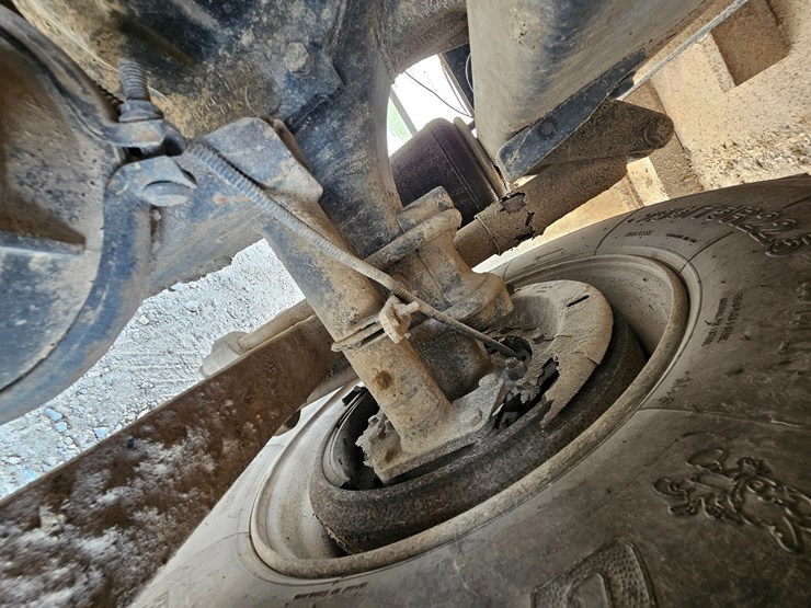 2002-freightliner-fl70-image-61
