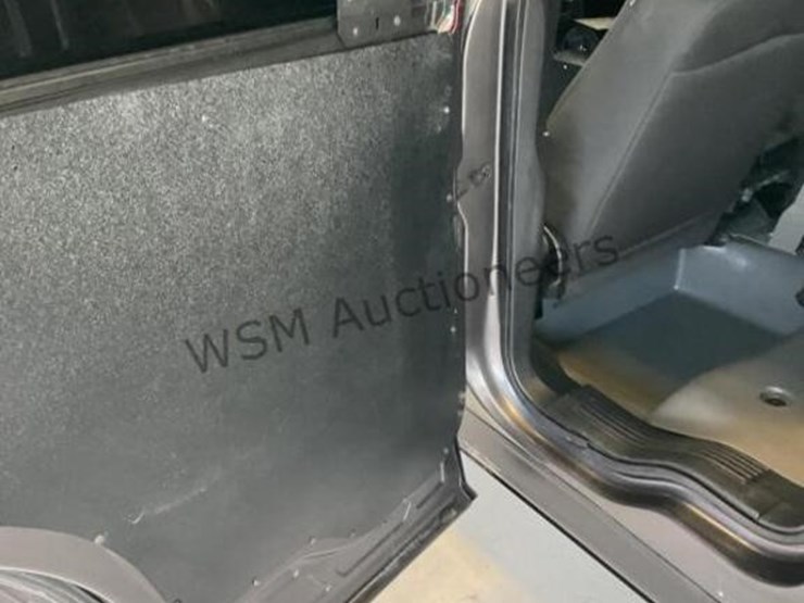 2016-ford-explorer-image-25