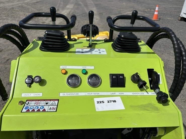 2025-land-hero-ldh-t640-mini-compact-track-loader-image-21