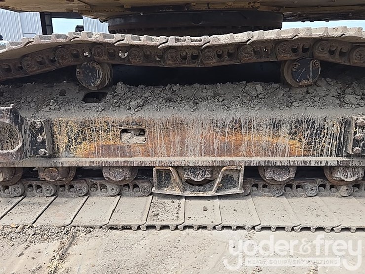 2021-caterpillar-349-image-17