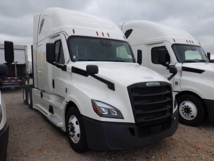 2020-freightliner-cascadia-126-image-3