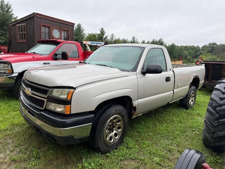2006-chevy-silverado-1500-ls-truck-image-1