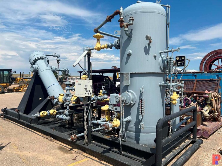 titan-tank-&-vessels-42"x8'-1440-#-psi-vertical-3-phase-separator-combo-well-tester-skid-image-1