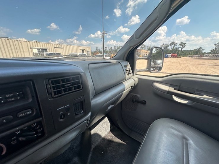 2003-ford-f550-image-43