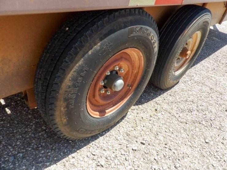 24'-gooseneck-livestock-trailer-image-10