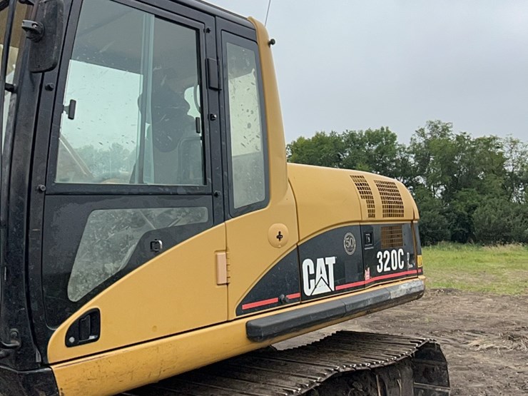 caterpillar-320-image-23