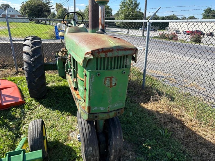 john-deere-3010-image-4