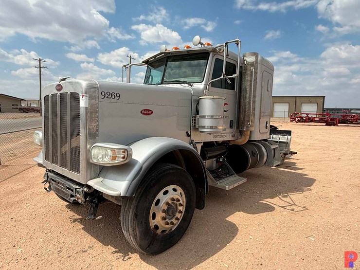 2013-peterbilt-388-image-1