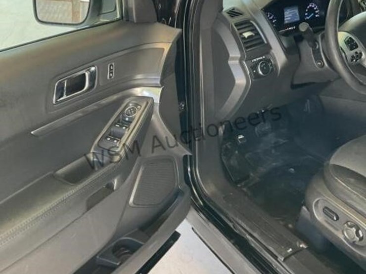 2014-ford-explorer-image-24