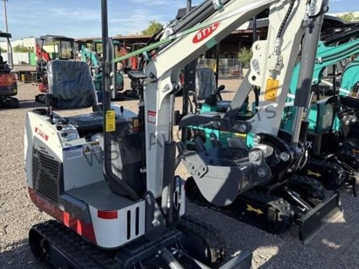 battler-et12m-6-mini-excavator-image-1