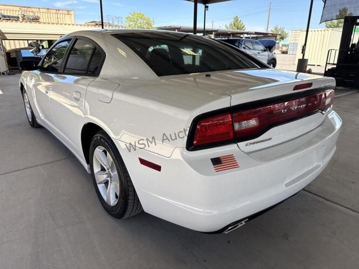 2013-dodge-charger-se-sdn-image-5
