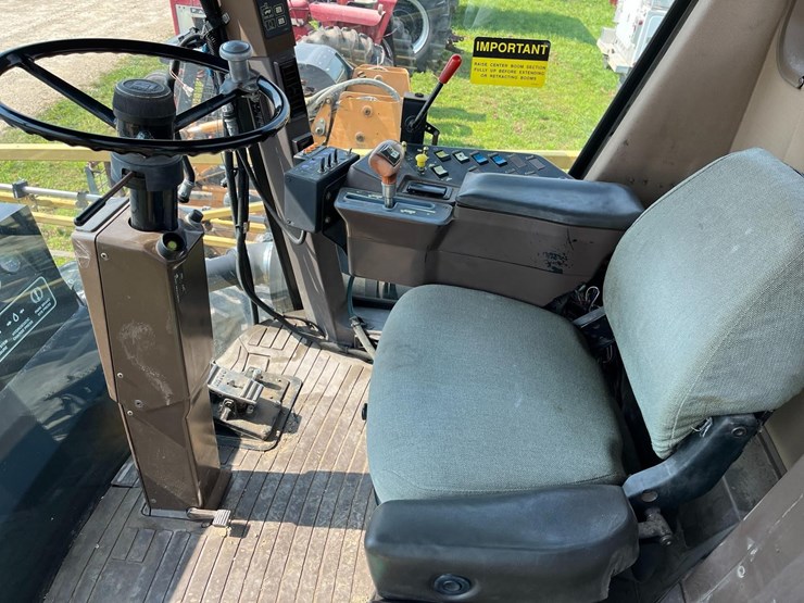 rogator-664-sprayer-image-16