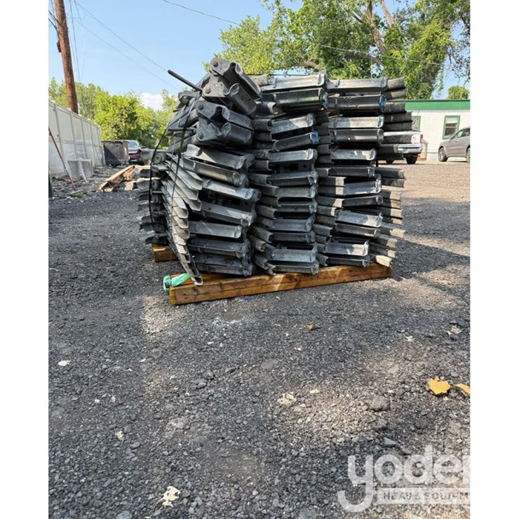 DOKA Tripods Bundle of 40no Doka Tripods-Good Condition (Selling Offsite, 210 Beach Rd, West Haverstraw,NY 10993)