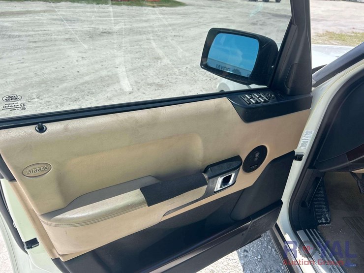 2004-range-rover-hse-suv-image-14