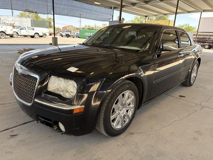 2009-chrysler-300-c-sdn-image-4