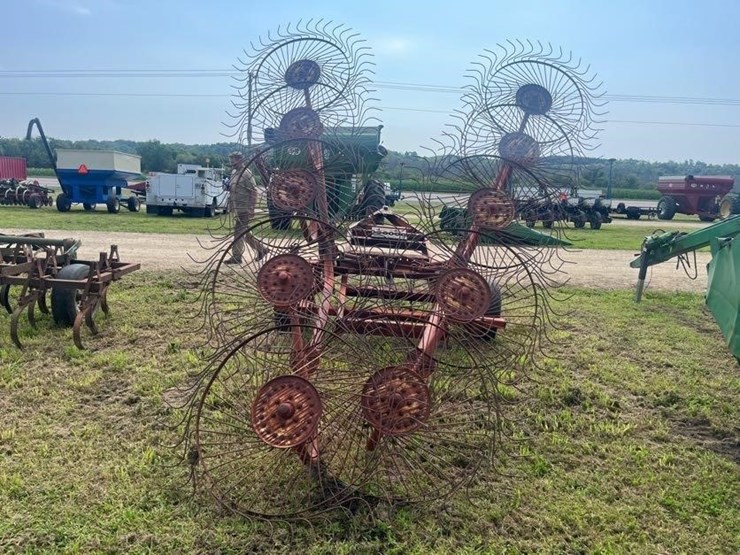 gehl-10-wheel-rake-image-3