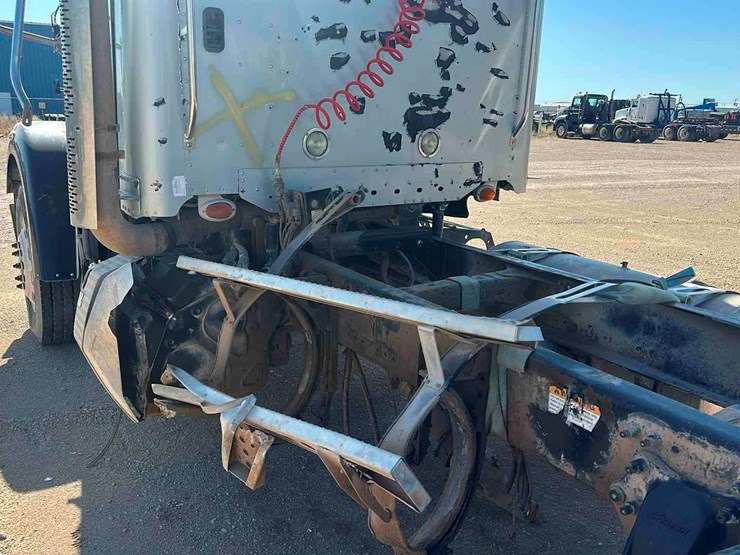 2013-freightliner-cornado-(inoperable)-image-6