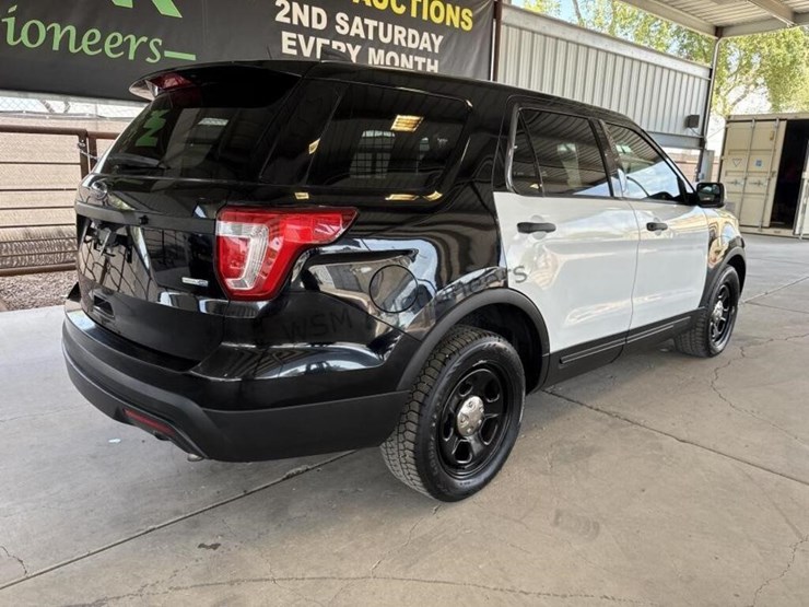 2017-ford-explorer-image-7