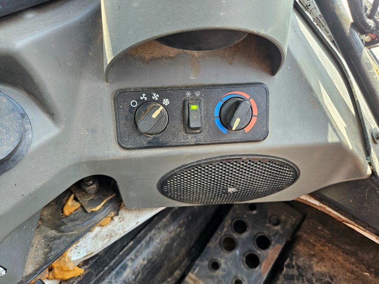 2019-bobcat-t870-image-50