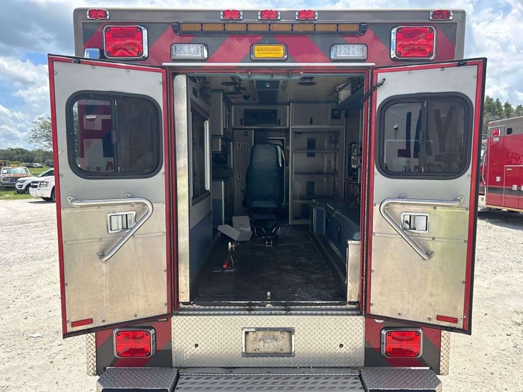 2009-freightliner-m2-106-medtec-ambulance-image-30