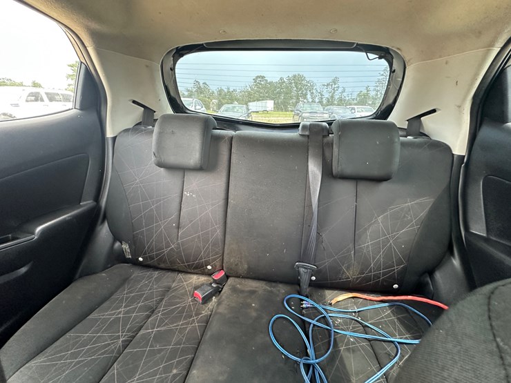 #22813-•-2012-mazda-2-image-37