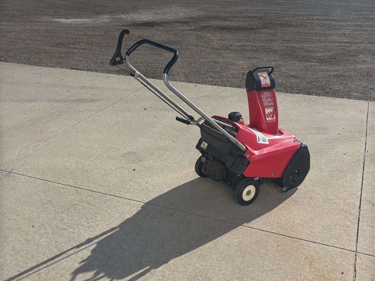 honda-hs35-snow-blower-image-3