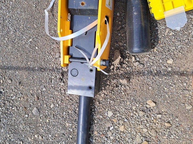 72"-breaker-image-2
