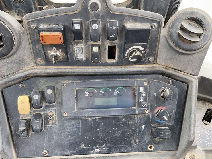 2007-deere-410j-image-27