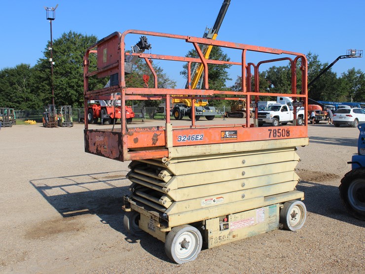 #23057-•-scissor-lift,-model-3246e2-image-2