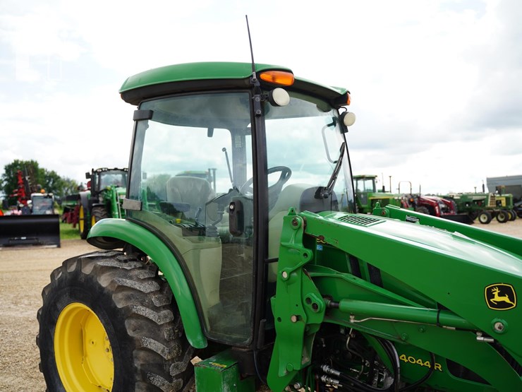 john-deere-4044r-image-21