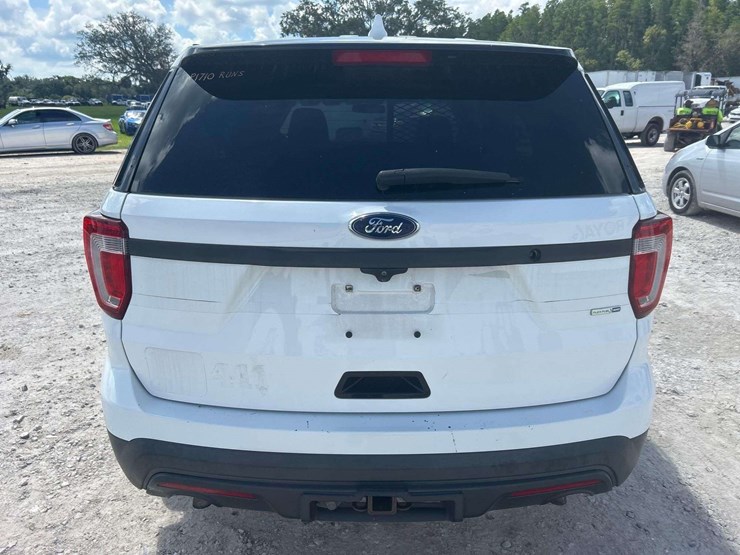 2017-ford-explorer-image-16