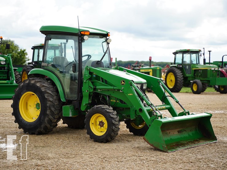 john-deere-4044r-image-3