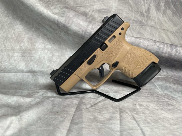 #4535-•-beretta-apx-a1-9mm-luger-semi-auto-pistol,-sn:-axc154045-image-2