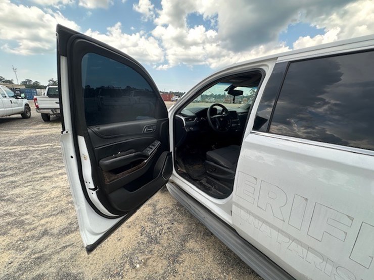2015-chevrolet-tahoe-image-40