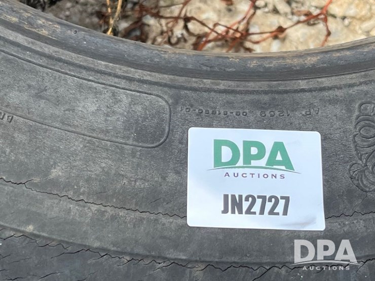 truck-tires-(jn2727)-image-4