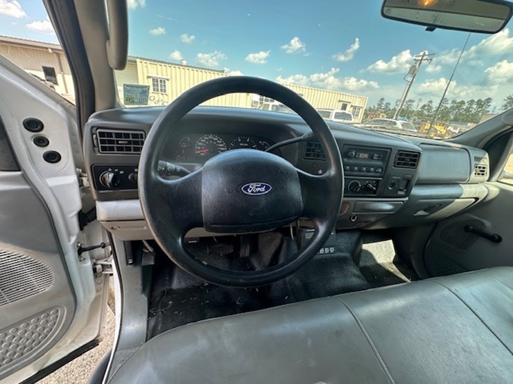 2003-ford-f550-image-48