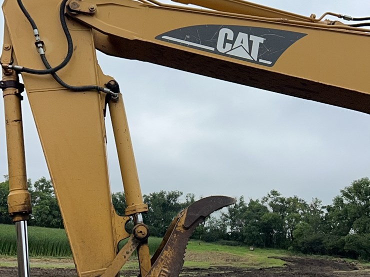 caterpillar-320-image-19