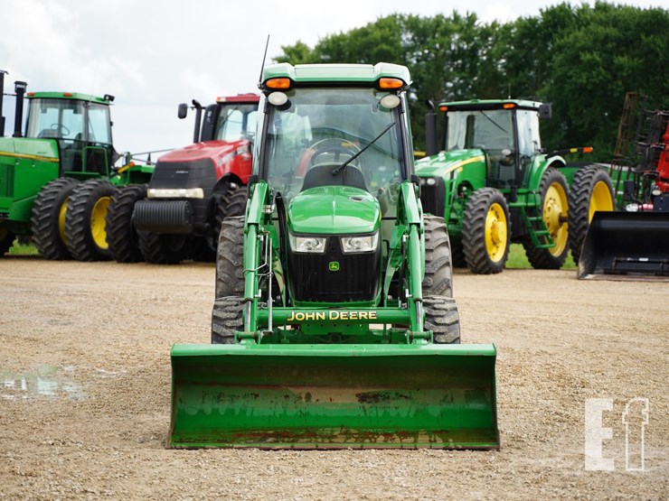 john-deere-4044r-image-2