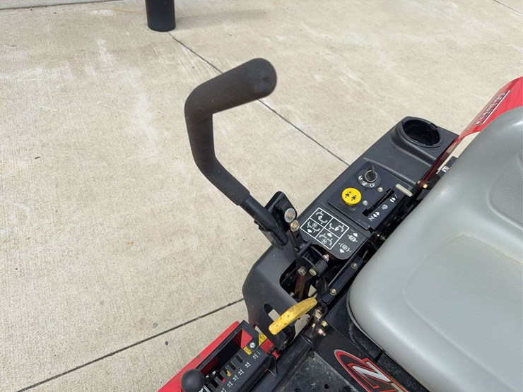2015-graveley-zero-turn-mower-image-17