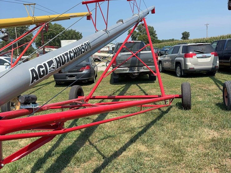 new-2023-agi-hutchinson-hx8-61-swing-away-auger,-540pto,-hyd-lift,-never-used-image-7