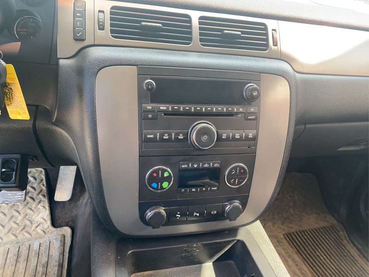 2012-chevrolet-3500-image-25